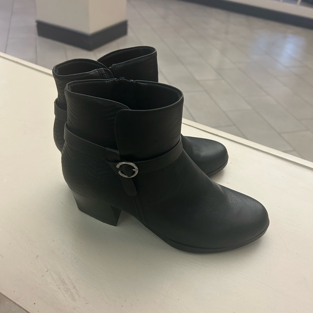 Booties Elegant Black Ankle Boots Beartraps Great Shape! No flaws seen. 8 1/2 M